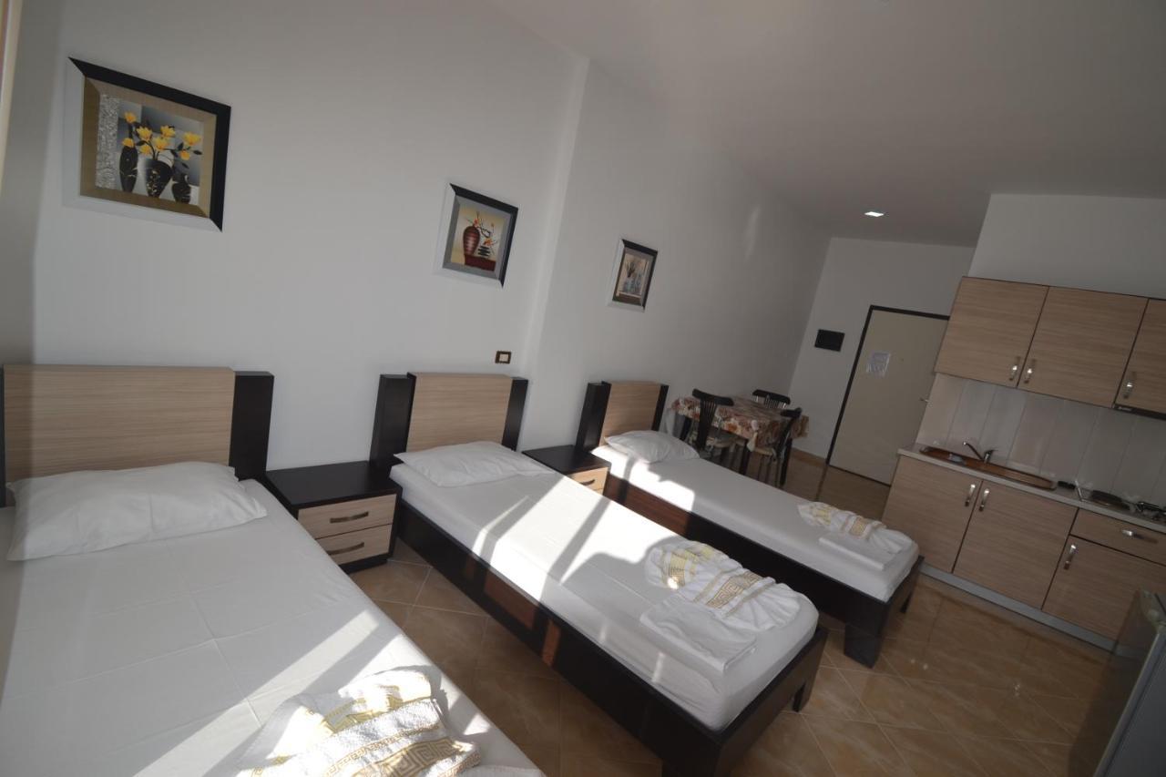 Blue Bay Apartments Sarande Bagian luar foto