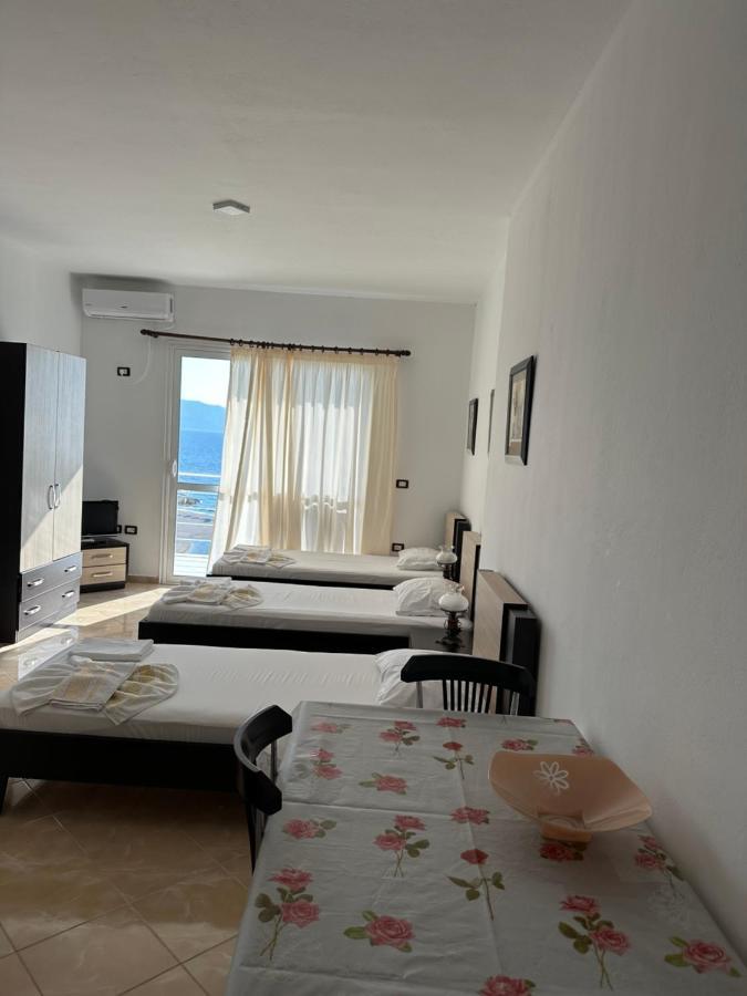 Blue Bay Apartments Sarande Bagian luar foto