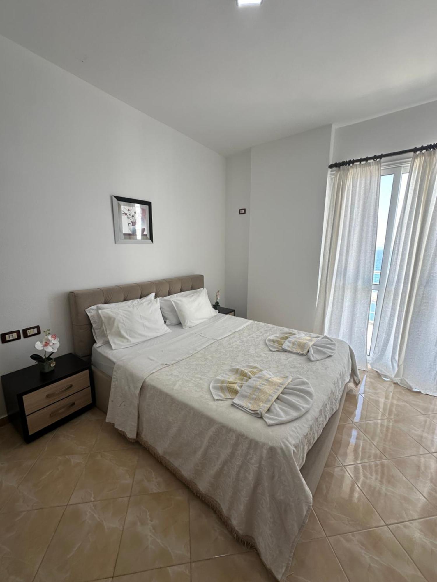 Blue Bay Apartments Sarande Bagian luar foto