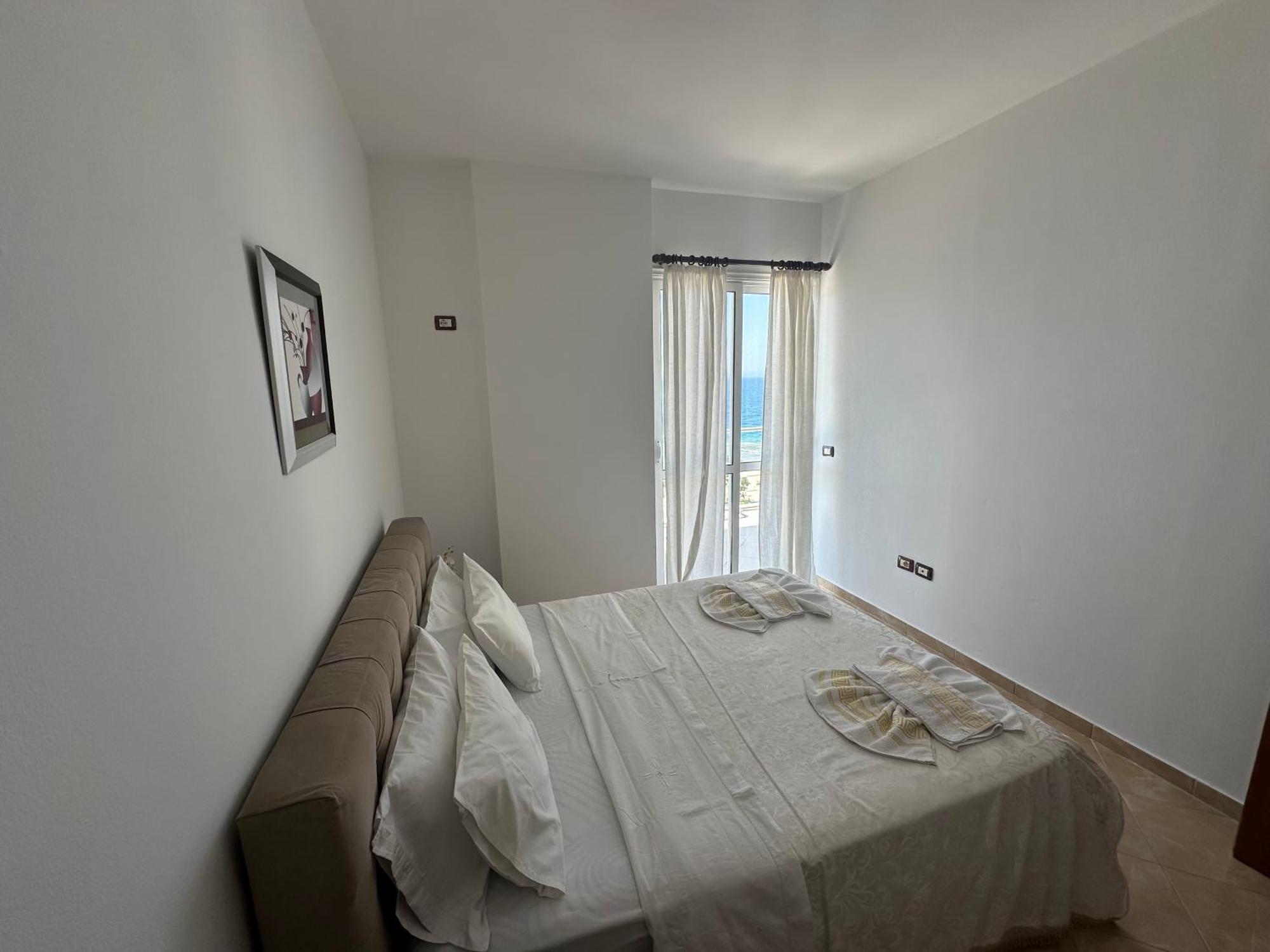 Blue Bay Apartments Sarande Bagian luar foto