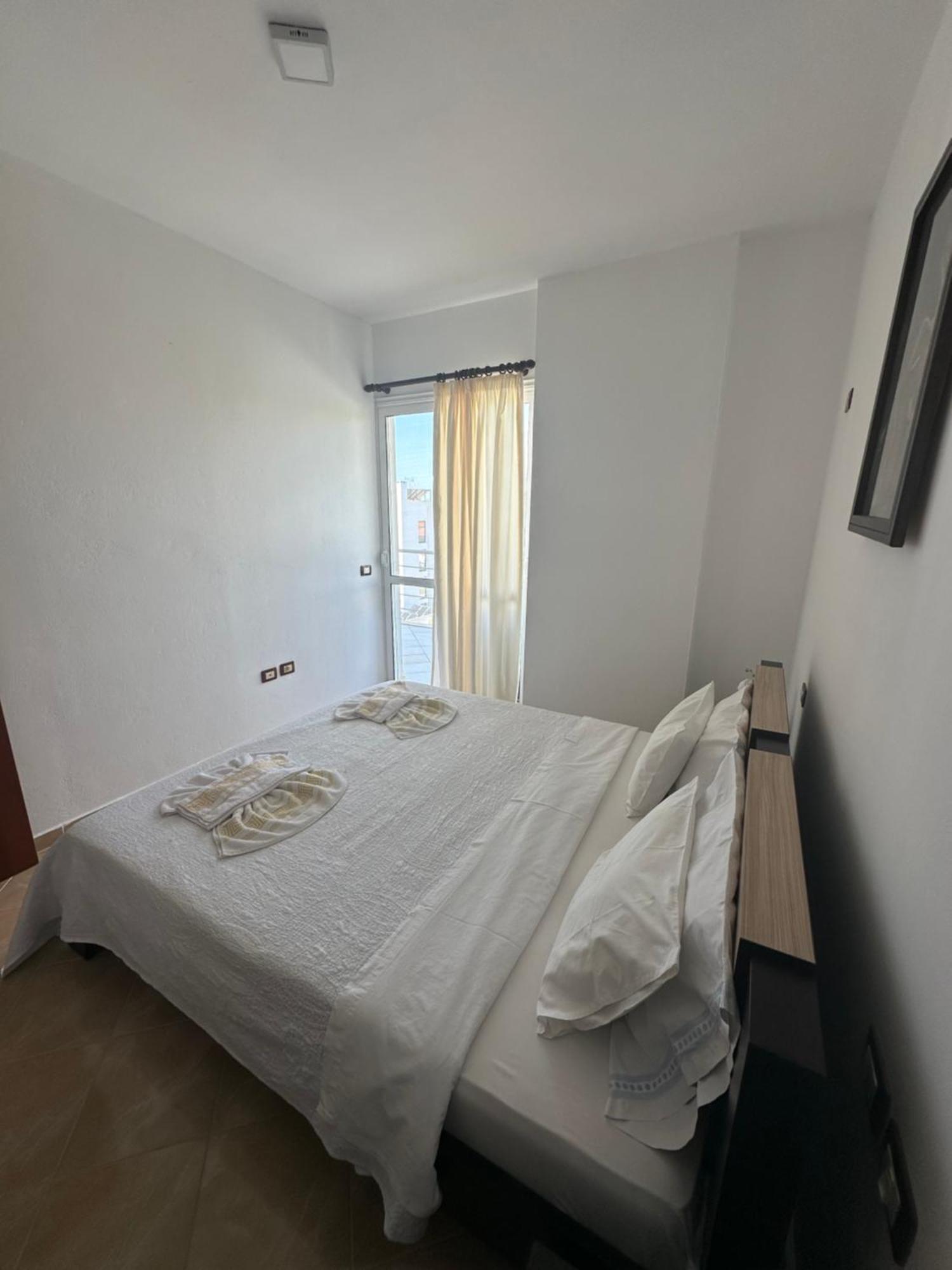 Blue Bay Apartments Sarande Bagian luar foto