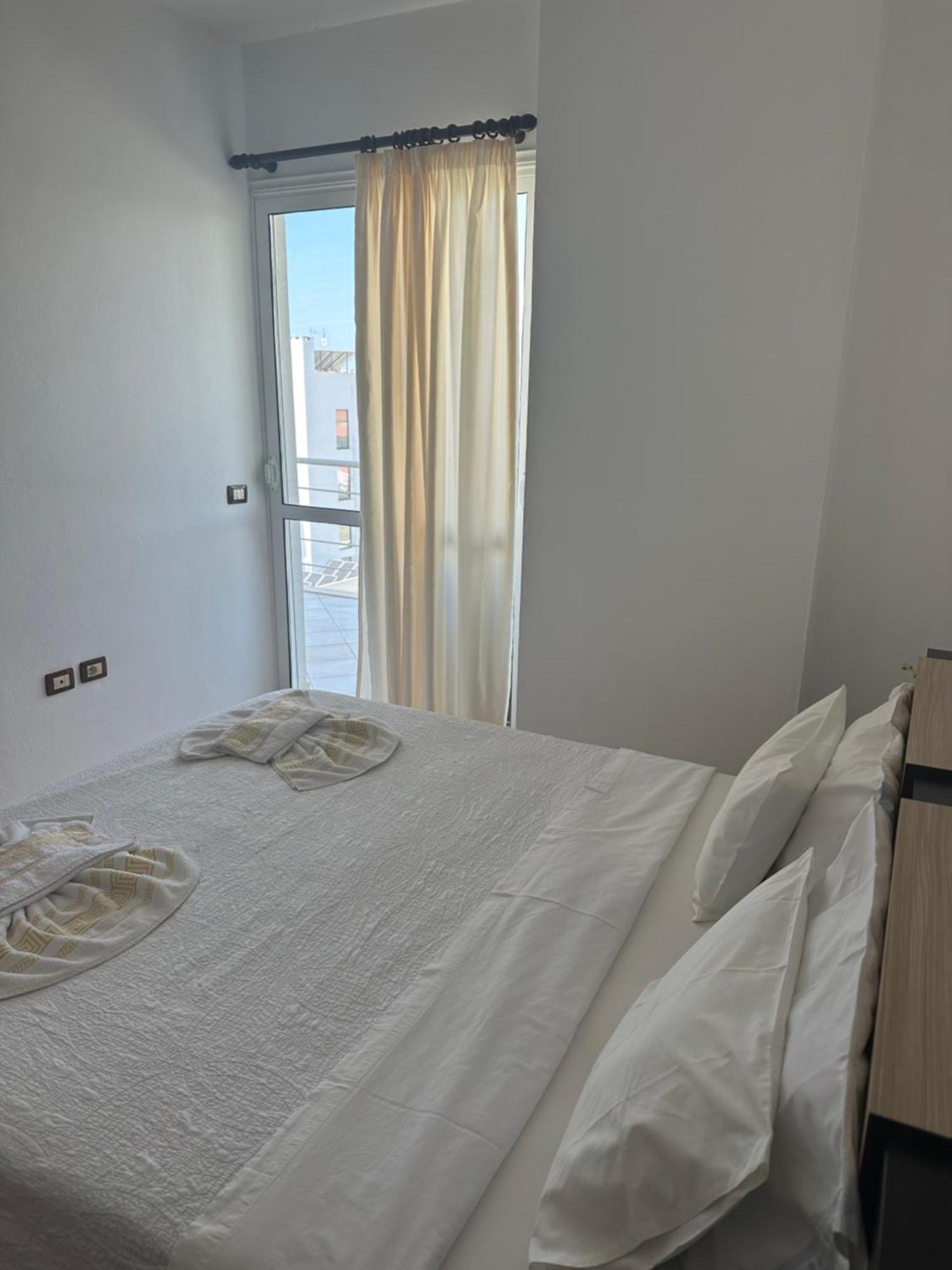 Blue Bay Apartments Sarande Bagian luar foto