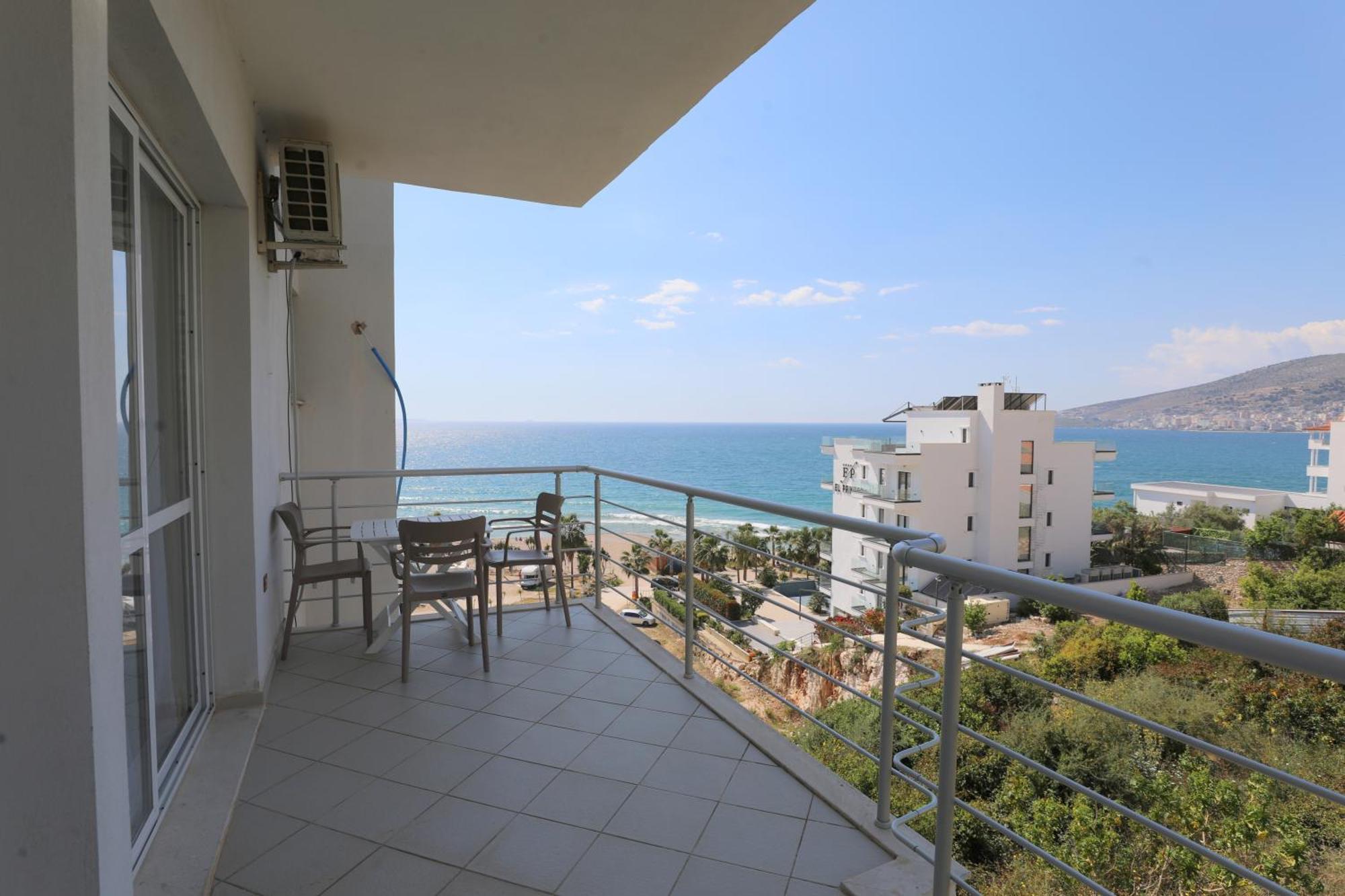 Blue Bay Apartments Sarande Bagian luar foto