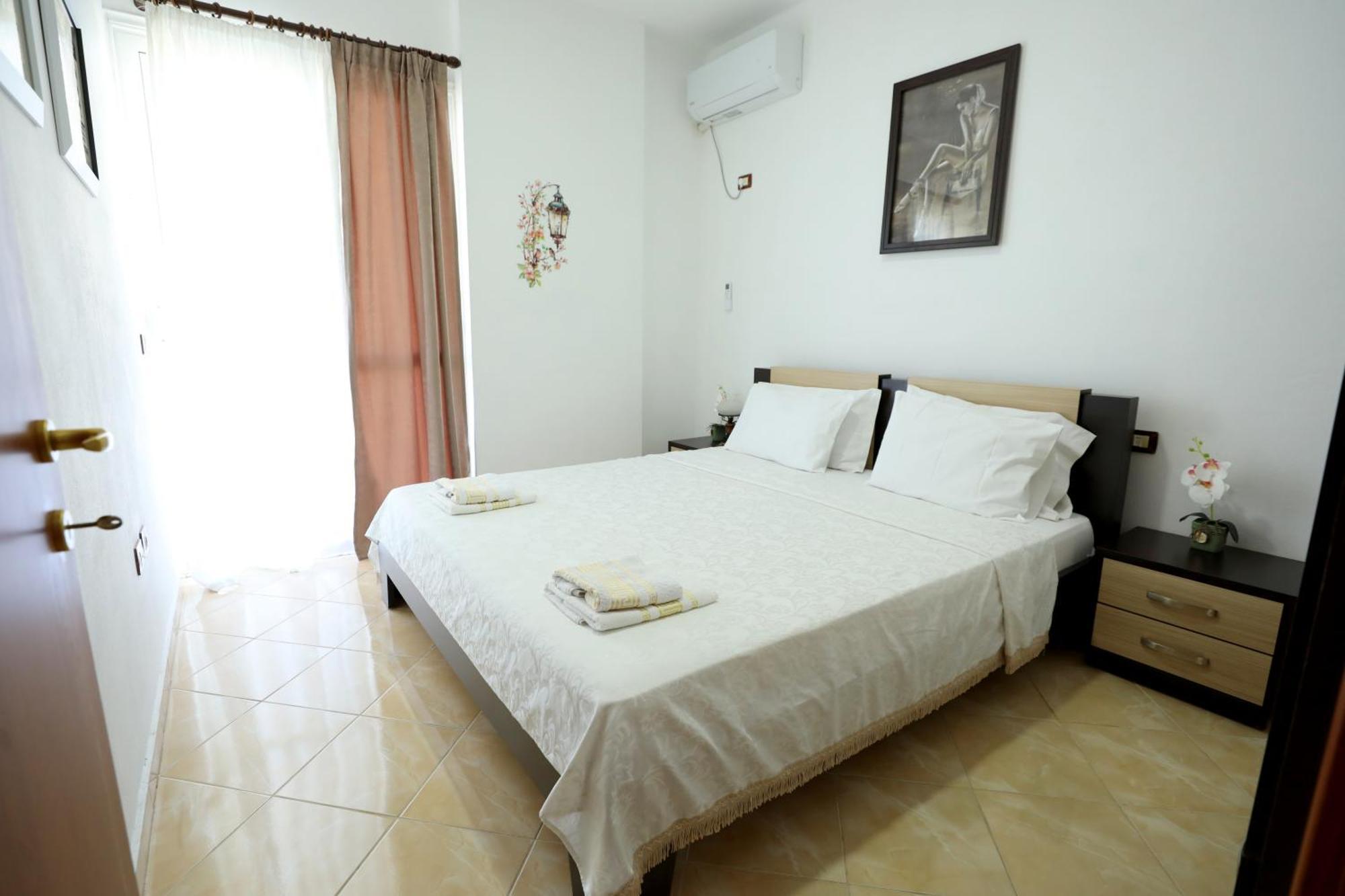 Blue Bay Apartments Sarande Bagian luar foto