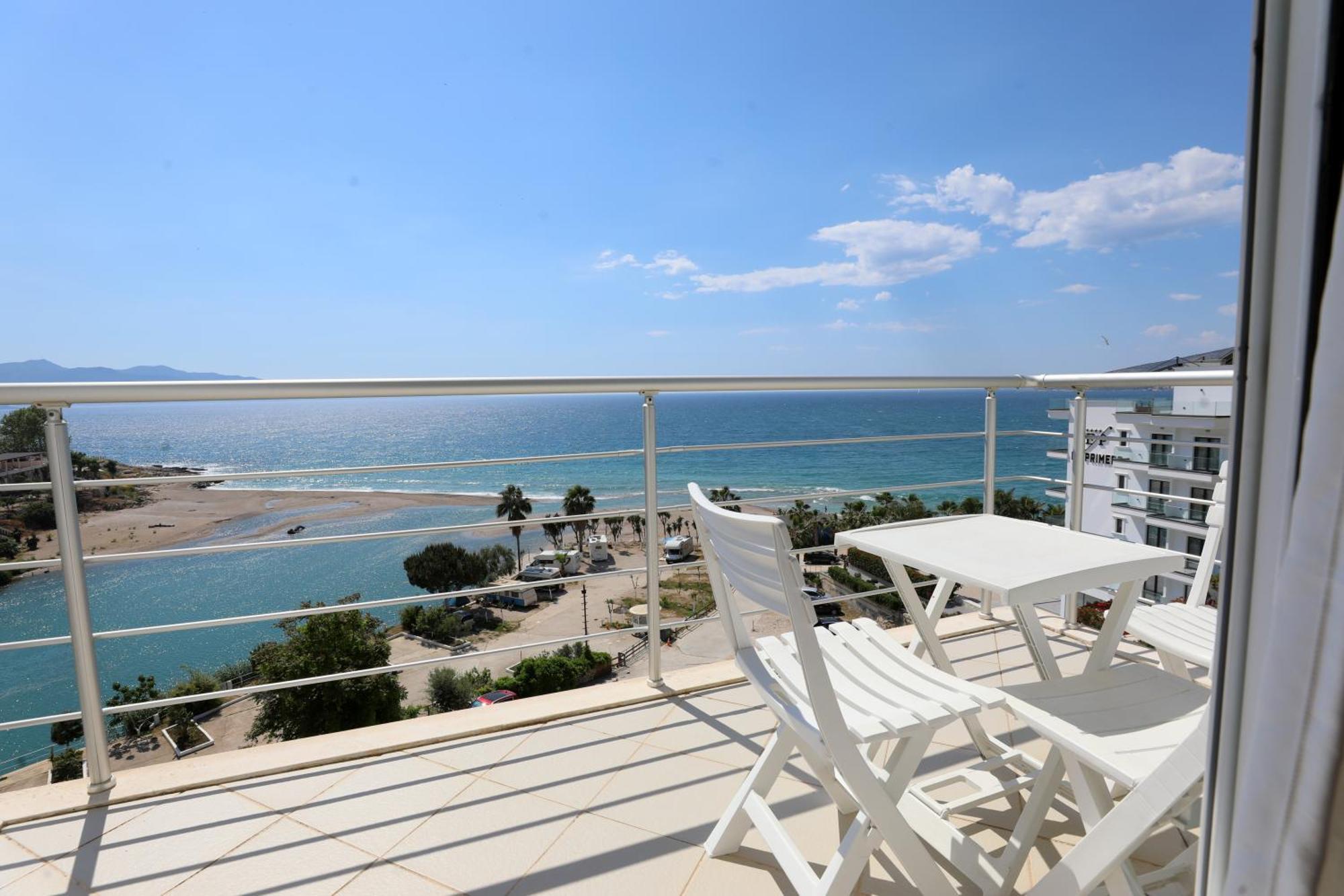 Blue Bay Apartments Sarande Bagian luar foto