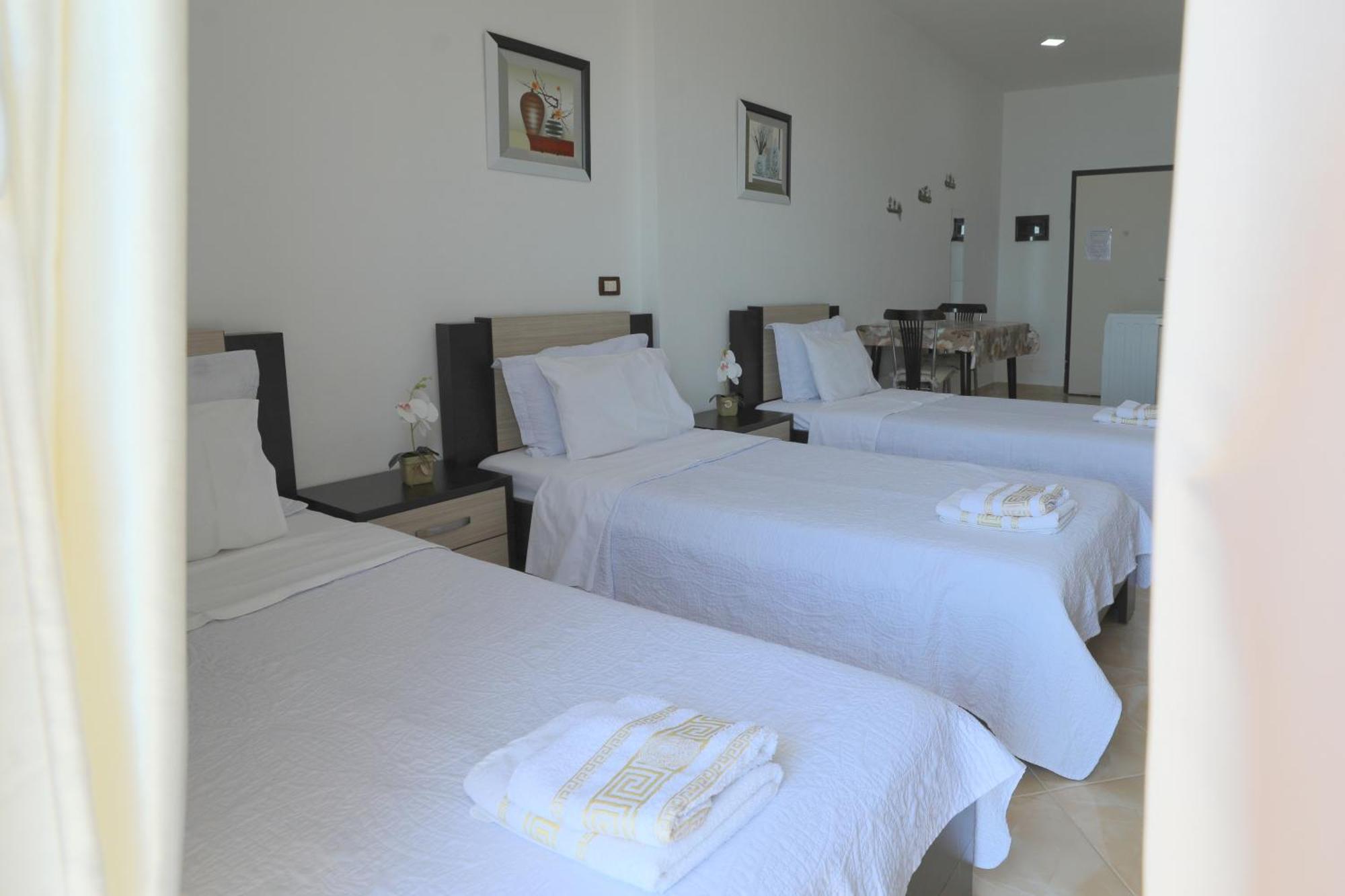 Blue Bay Apartments Sarande Bagian luar foto