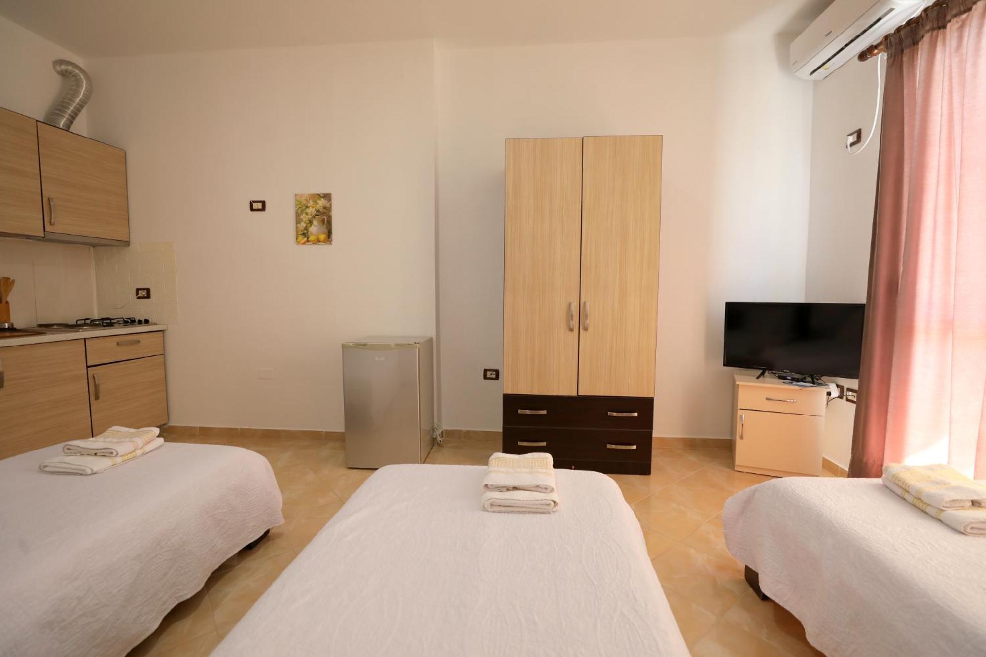 Blue Bay Apartments Sarande Bagian luar foto