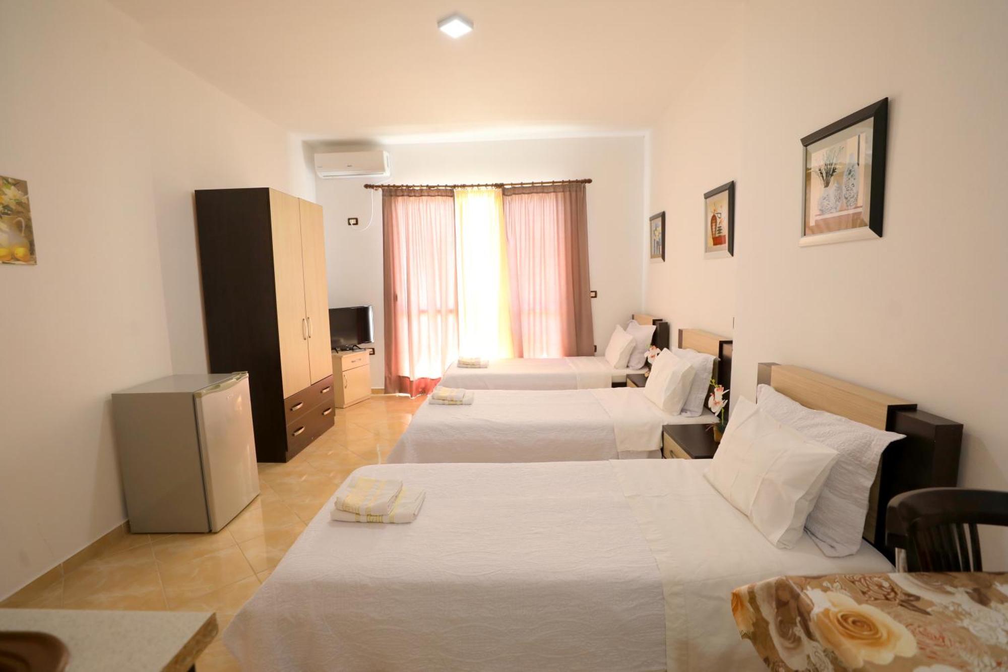 Blue Bay Apartments Sarande Bagian luar foto