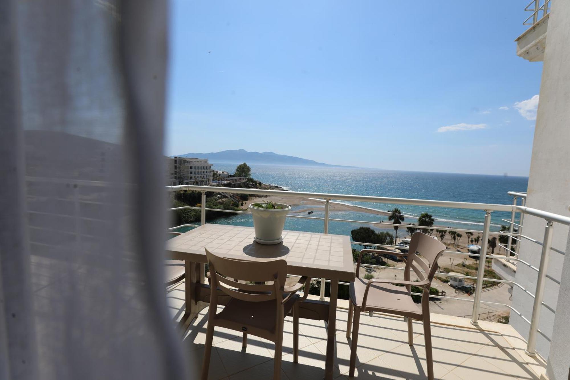 Blue Bay Apartments Sarande Bagian luar foto