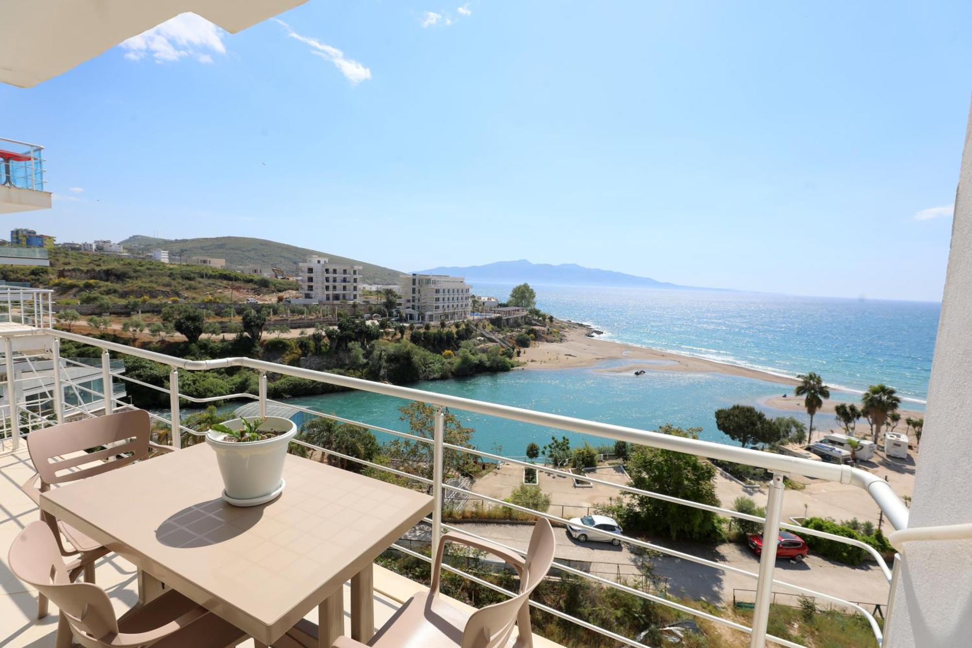 Blue Bay Apartments Sarande Bagian luar foto