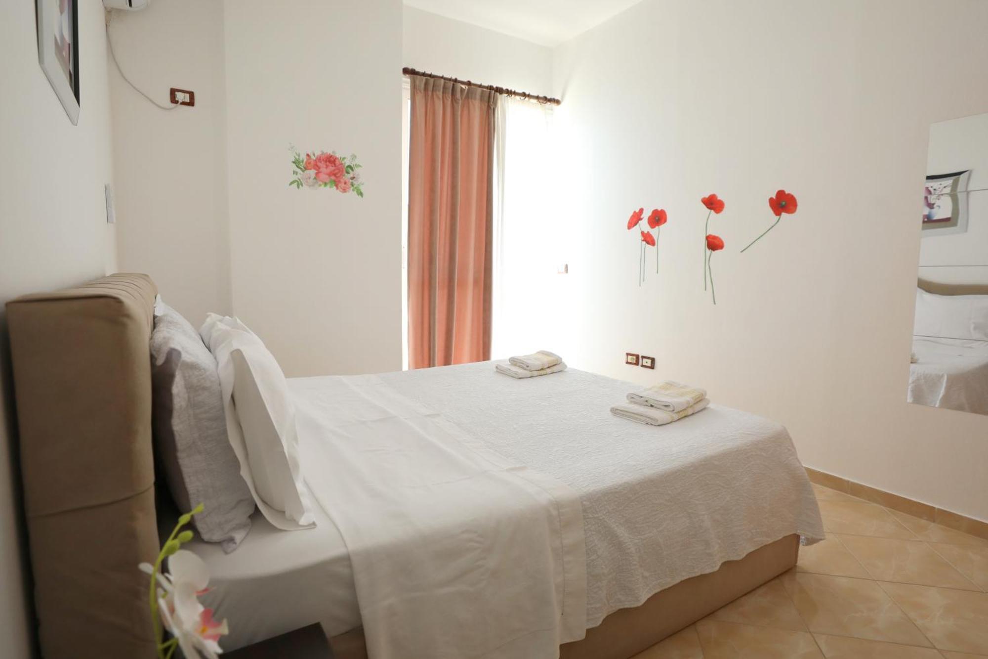 Blue Bay Apartments Sarande Bagian luar foto